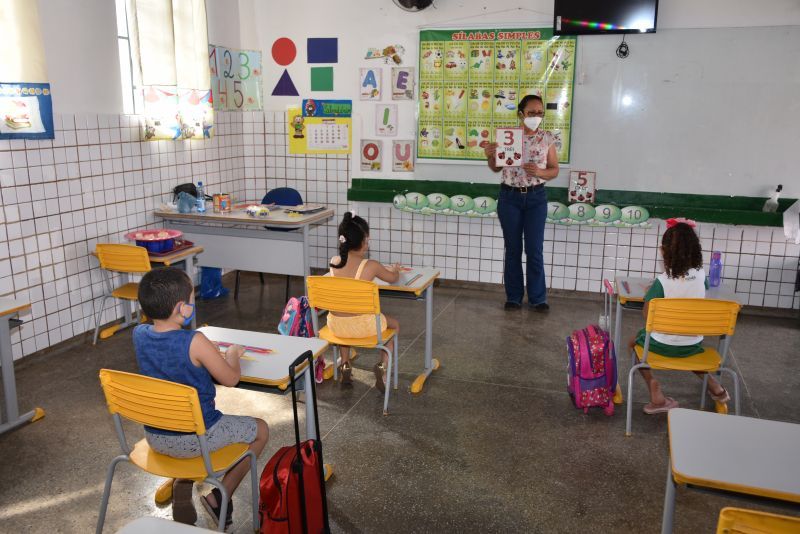 EDUCAÇÃO - Estudantes da rede pública de Cuiabá retornam às salas de aula - O Esportivo escola municipal - O Esportivo