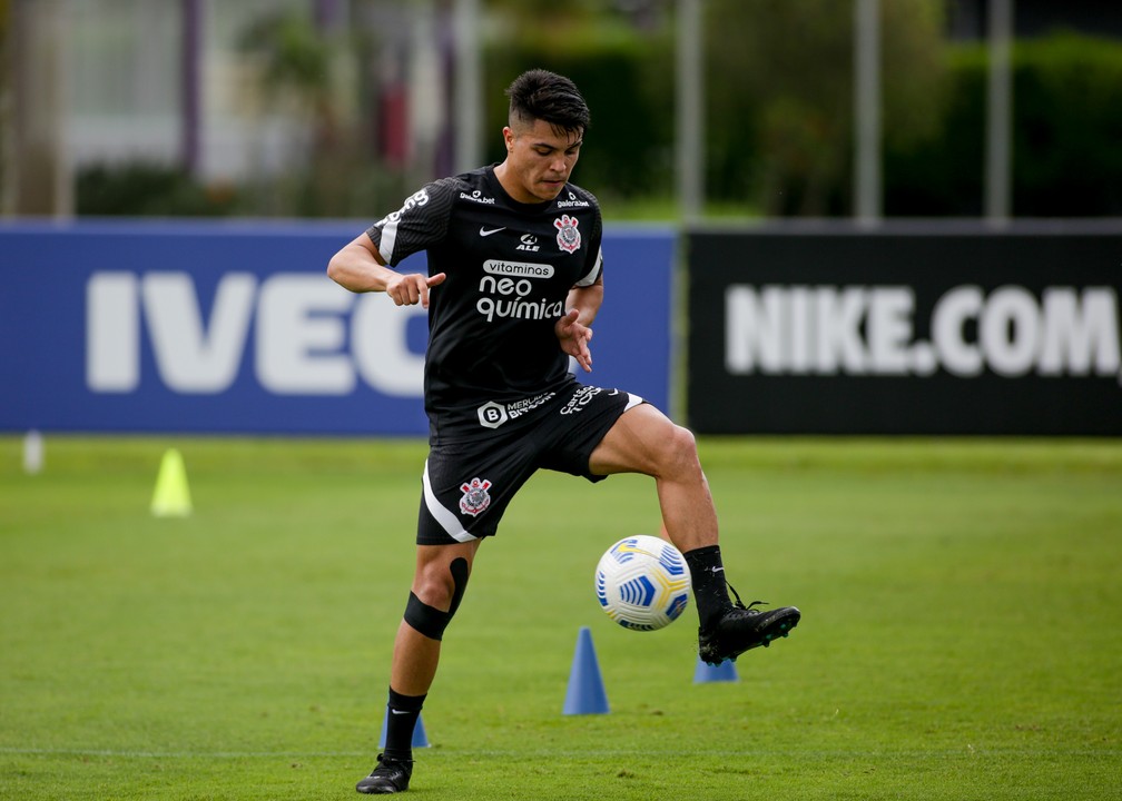 CORINTHIANS - Renato Augusto e Giuliano ficam fora de trabalho no campo - O Esportivo 1 - O Esportivo