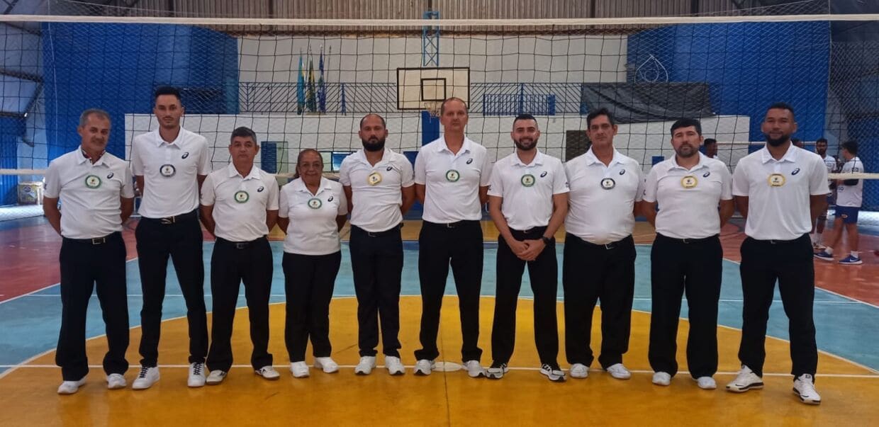 EQUIPE DE ARBITROS DE VOLEI - O Esportivo