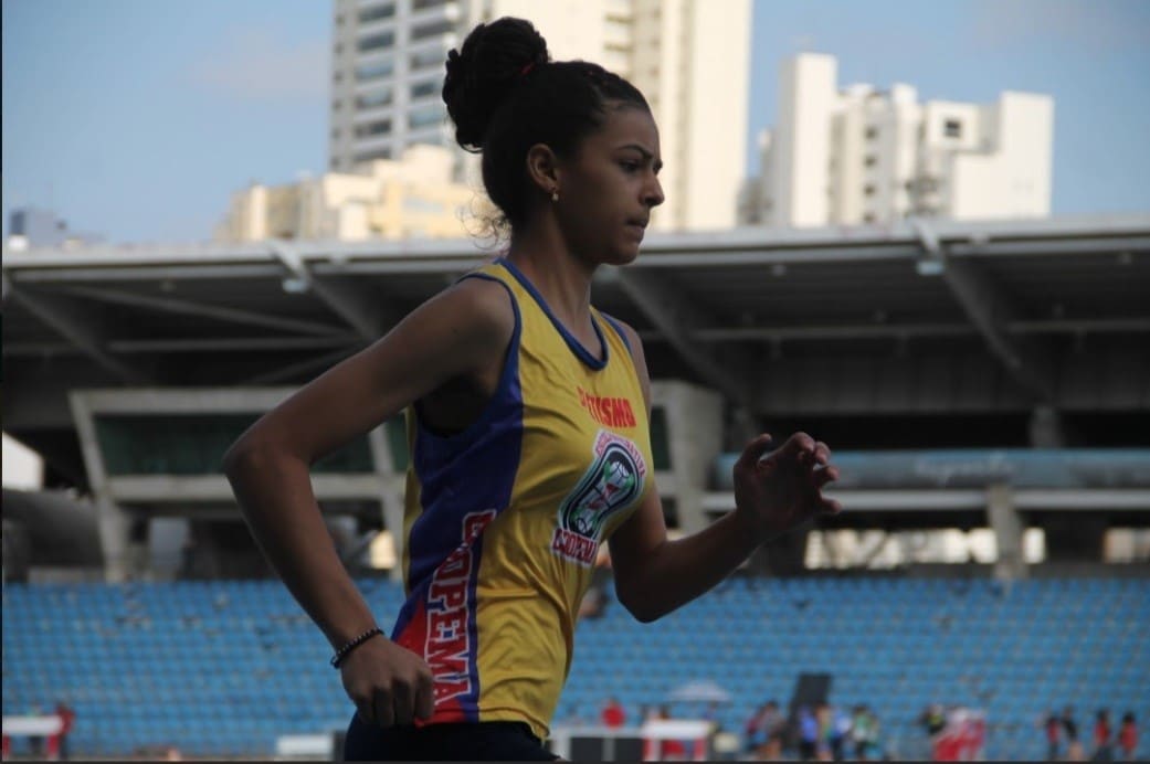 aNA jULIA - O Esportivo