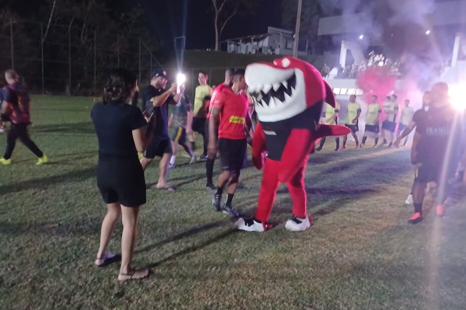 Amam Capa - O Esportivo
