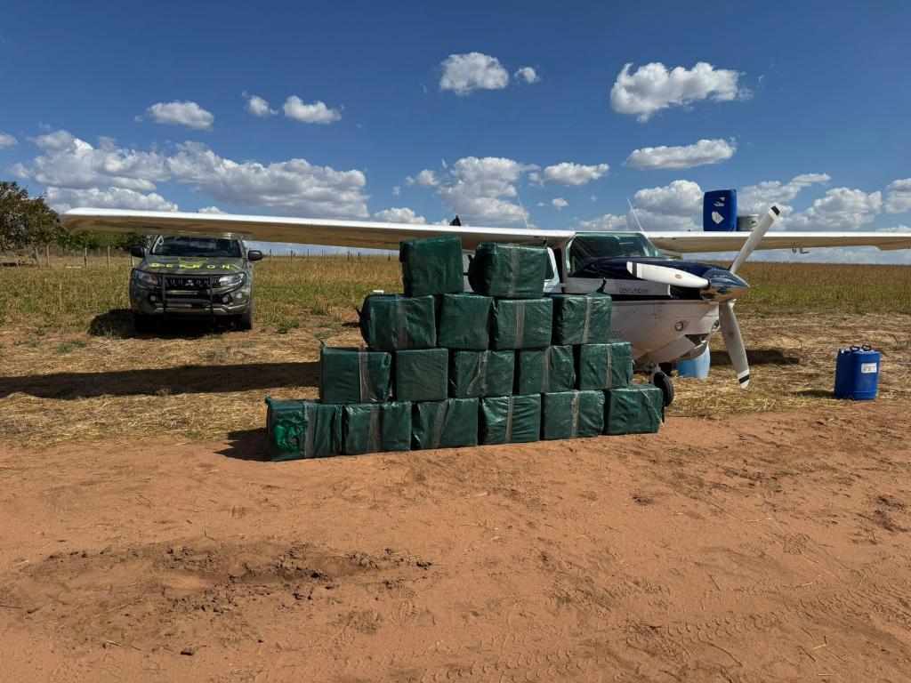 TOLERÂNCIA ZERO - Forças de segurança apreendem avião com 1 tonelada de cocaína e causam prejuízo de R$ 28 milhões às facções criminosas - O Esportivo Gefron - O Esportivo