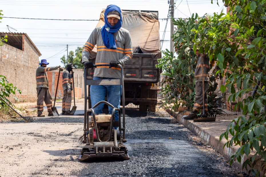 RECOMPOSIÇÃO ASFÁLTICA - Prefeitura de Cuiabá revitaliza ruas do bairro Nova Canaã com tapa-buraco - O Esportivo Recomposicao - O Esportivo