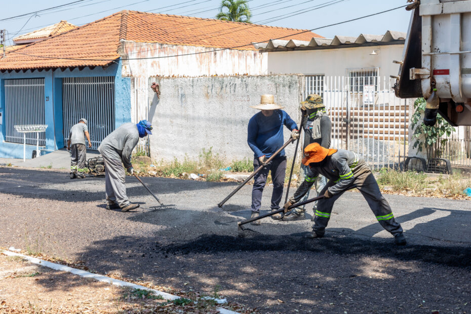INTENSIFICAÇÃO DOS SERVIÇOS - Prefeitura realiza operação tapa-buraco em doze pontos diferentes na capital - O Esportivo Tapa buraco - O Esportivo