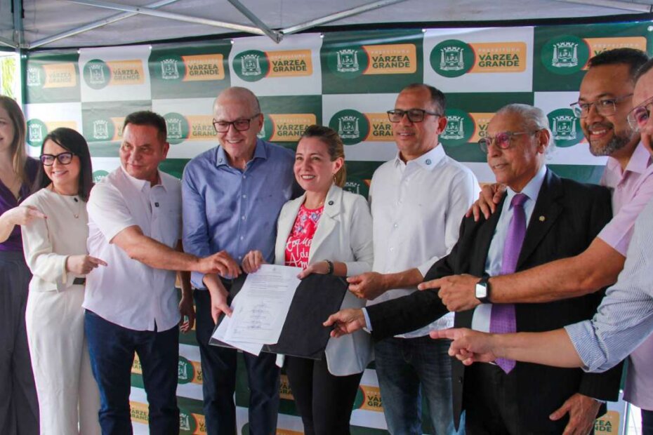 DE MÃOS DADAS = Harmonia entre os Poderes marca entrega de maquinários em Várzea Grande - O Esportivo De Maos - O Esportivo