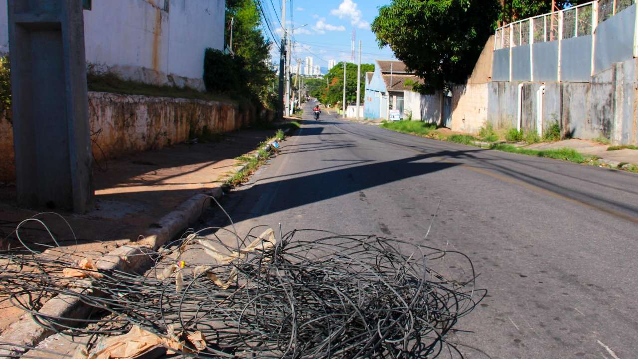 TELEFONE SEM FIO - Várzea Grande adere à operação de remoção de fios de telefonia e internet descartados de forma irregular - O Esportivo Fios Irregulares - O Esportivo