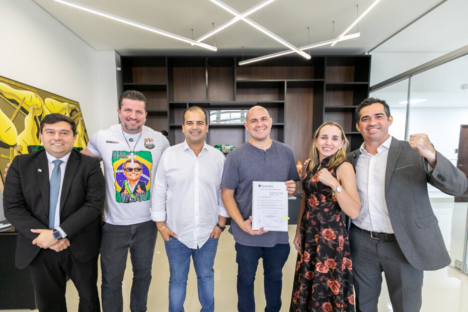 LEGISLAÇÃO MUNICIPAL - Prefeito sanciona leis que tratam de educação, saúde e cidadania - O Esportivo Prefeito AB - O Esportivo