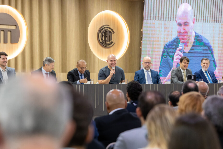 PARCERIA INSTITUCIONAL - Prefeito destaca parceria com TCE-MT durante comemoração dos 25 anos da Escola de Contas - O Esportivo PMC Parceiria - O Esportivo