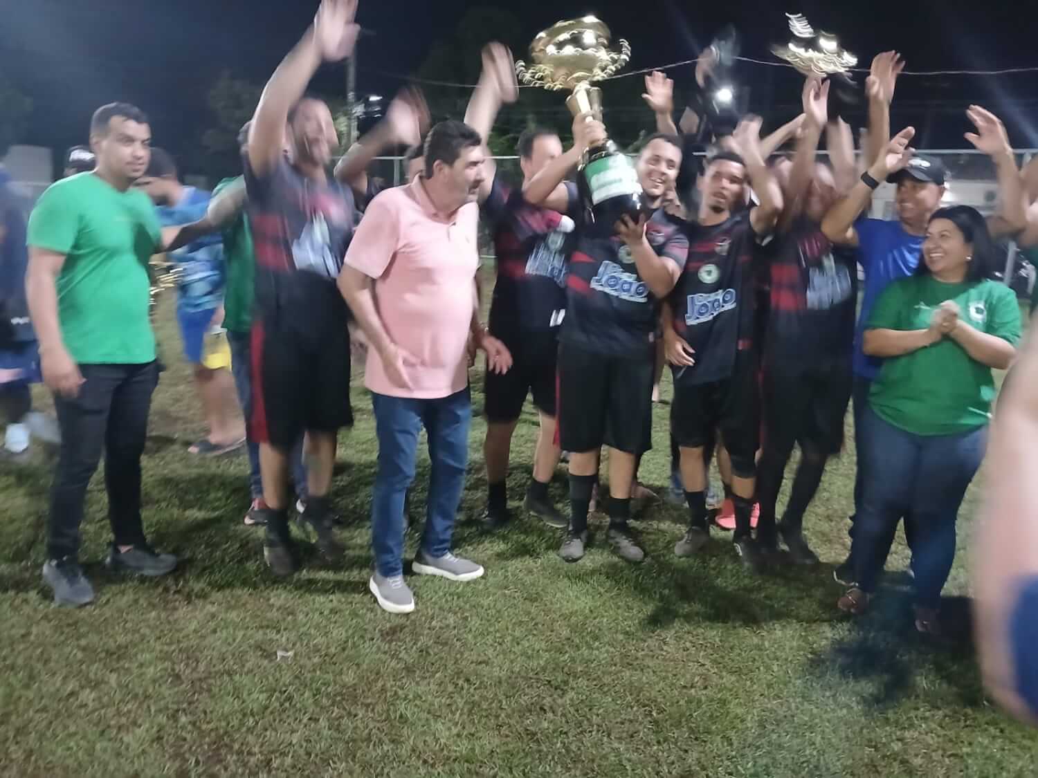 POÇÃO – Soares Espetos é campeão do Campeonato das Feiras Livres de Futebol 7 Society 2025 - O Esportivo 1512 Abre - O Esportivo