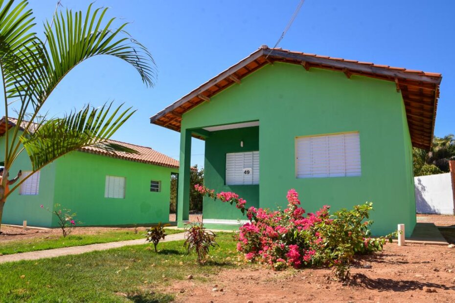 CASA PRÓPRIA - Primeira-dama de MT e Setasc entregam novas casas do SER Família Habitação em Paranaíta - O Esportivo Ser Familia - O Esportivo